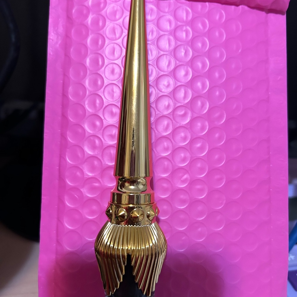 Christian Louboutin liquid eyeshadow - Picture 2 of 5